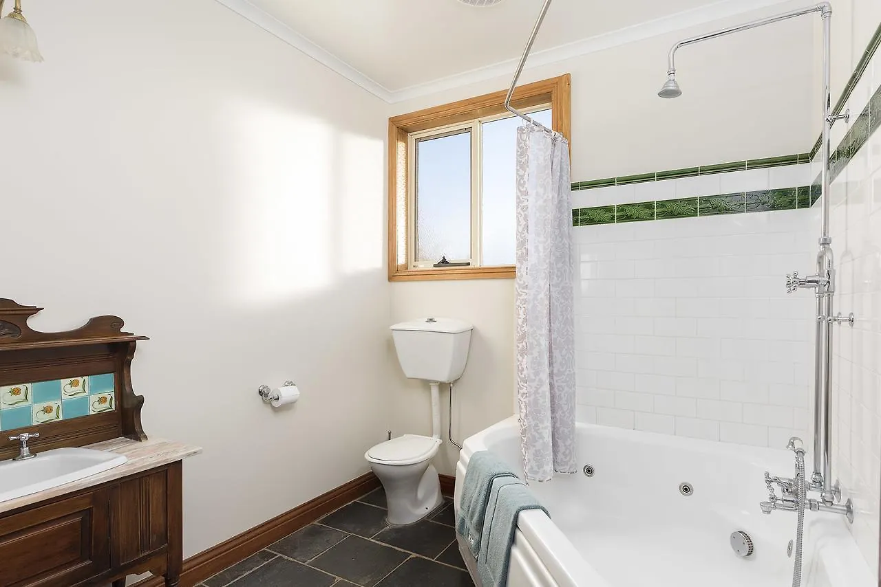 Country house Killynaught Spa Cottages Boat Harbour Australia